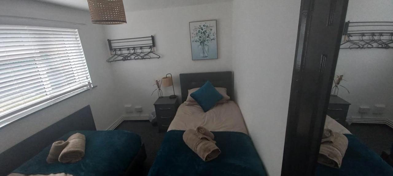 6-Min Walk To New Cross Parking Long Stay Discounts Wolverhampton Esterno foto