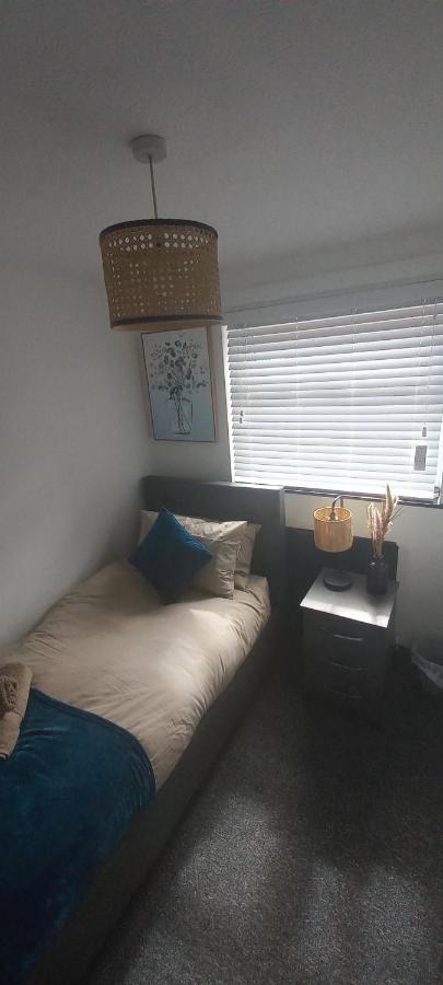 6-Min Walk To New Cross Parking Long Stay Discounts Wolverhampton Esterno foto