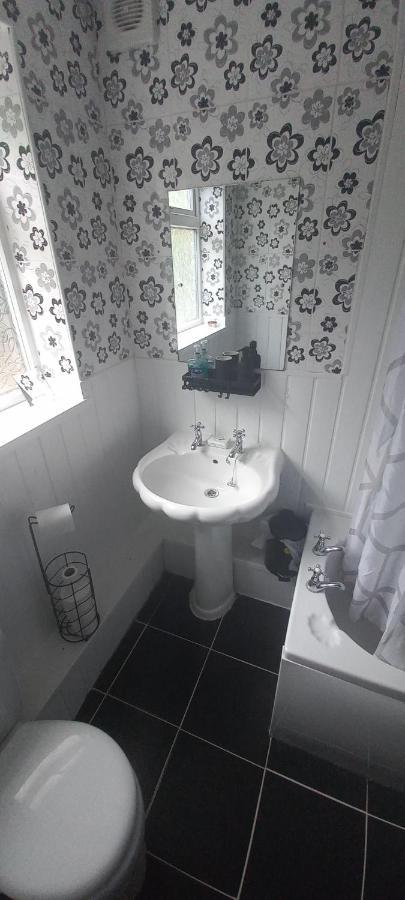 6-Min Walk To New Cross Parking Long Stay Discounts Wolverhampton Esterno foto