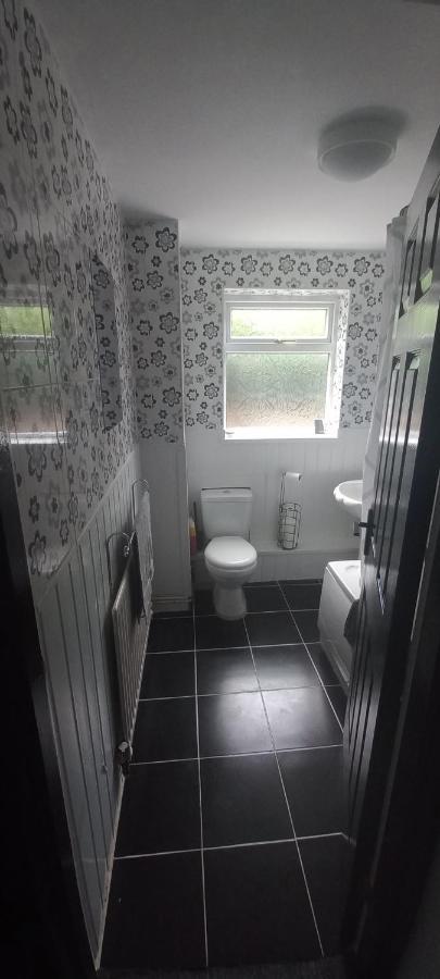 6-Min Walk To New Cross Parking Long Stay Discounts Wolverhampton Esterno foto