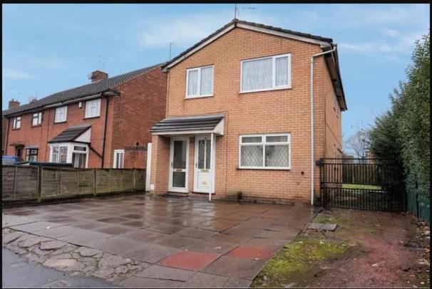 6-Min Walk To New Cross Parking Long Stay Discounts Wolverhampton Esterno foto
